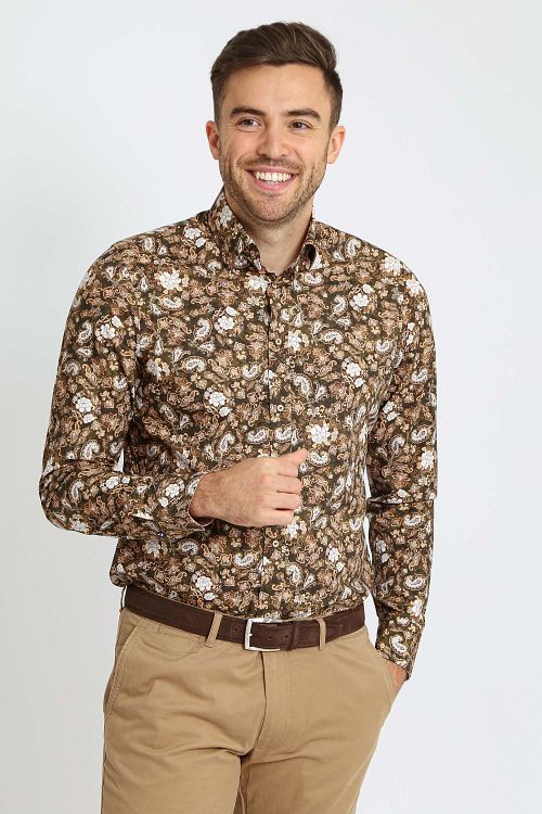 Suitable Shirt Paisley Green Beige Model / Voorkant with Bram