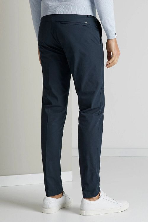 Vanguard Chino V12 Dark Blue Model / Achterkant