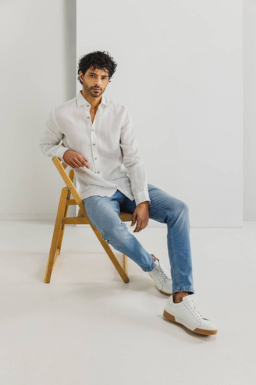 State Of Art Shirt Linen White Model / Sfeerbeeld