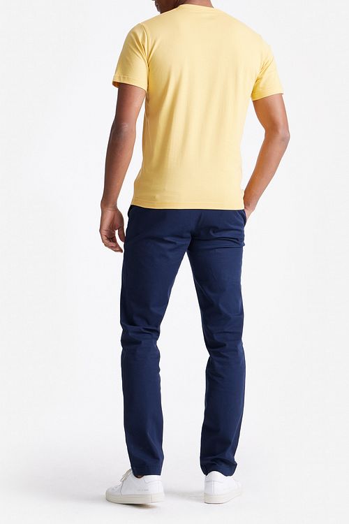 King Essentials The Steve T-Shirt Yellow Model / Achterkant