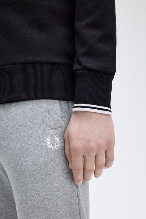 Fred Perry Half Zip Trui Zwart Model / Detail