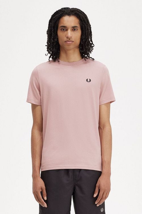 Fred Perry T-Shirt Oud Roze Model / Voorkant