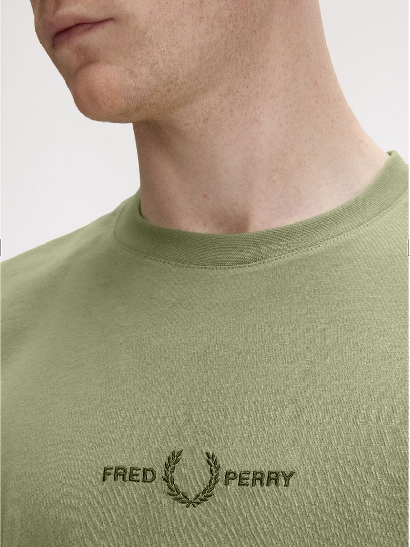 Fred Perry M4580 Embroidered Olive  - Größe S günstig online kaufen
