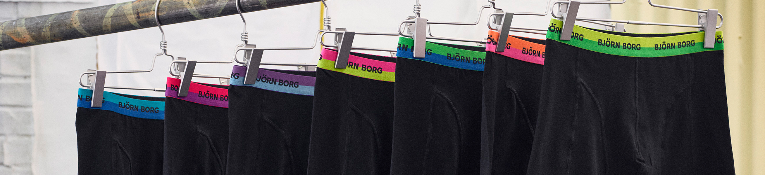 Men\'s boxer shorts at Suitable ✔ Different colours, brands and fits ✔ Brands like Alan Red, Bjorn Borg, Suitable and more ✔ Losse fit of Body-Fit boxers ✔ Shop online