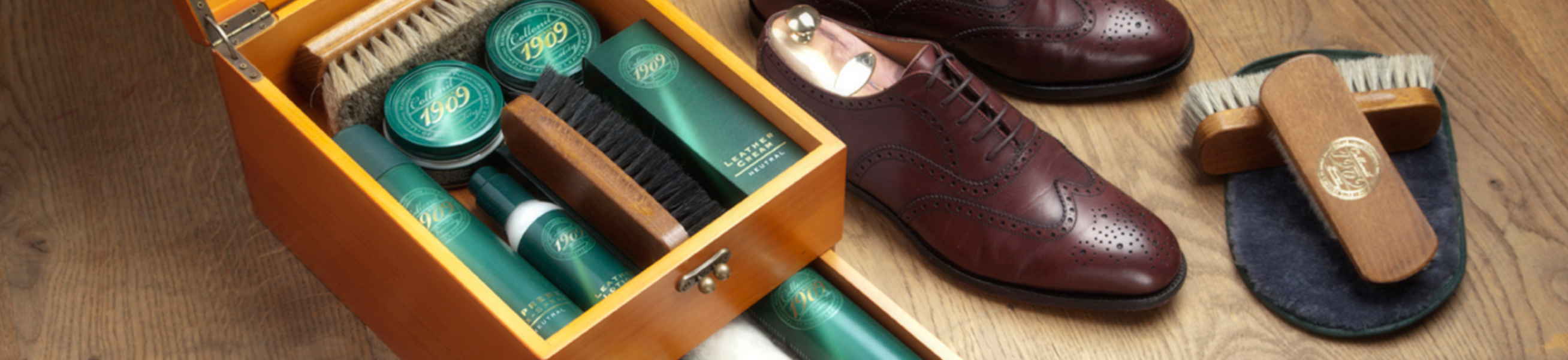 Maintenance and repair products at Suitable ✔ Shoepolish, Waxing sprays, Poloshing brushes and more ✔ Everything you\'ll to keep your shoes as good as new! ✔ Shop onlines