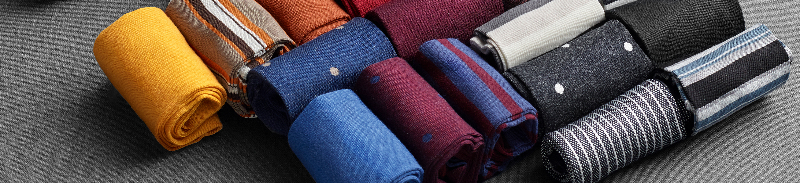 Men\'s socks at Suitable ✔ Different colours and fits ✔ Brands like Suitable Private Label, Burlington, Falke and more ✔ Kneesocks, Hikingsocks, Sneaker socks, Ankle socks and more ✔ Shop online