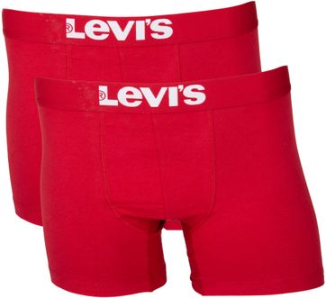 red levi shorts