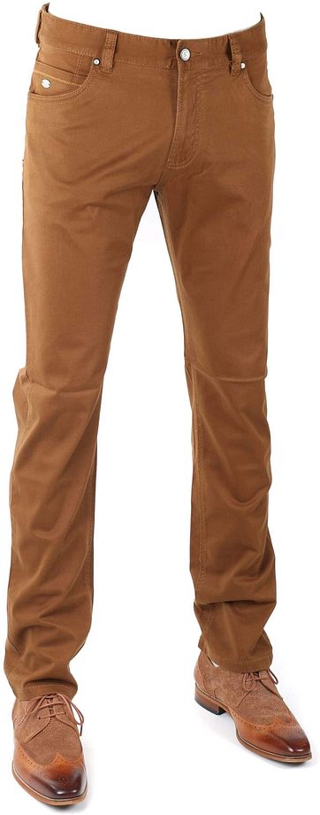 Suitable Chino Ochreous